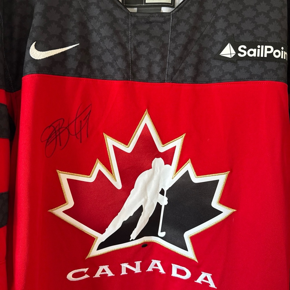 Men’s Nike Team Canada Moore #23 Jersey IIHF WJC 2019 Autographed Sz L - RARE - Picture 2 of 6